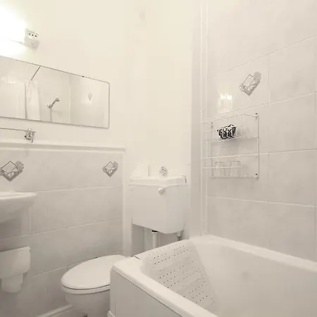 Гостевой дом The Paragon - Guest 4*