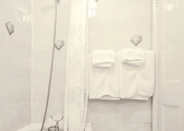 Гостевой дом The Paragon - Guest